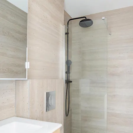 Modern Next Arc De Triomphe *